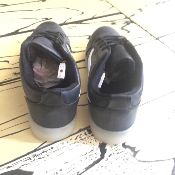 Black white stripe led light up shoe sneakers - Picture 4 of 4